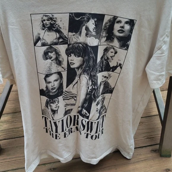 Taylor Swift THE ERAS TOUR Tee Shirt Size S - Picture 3 of 9